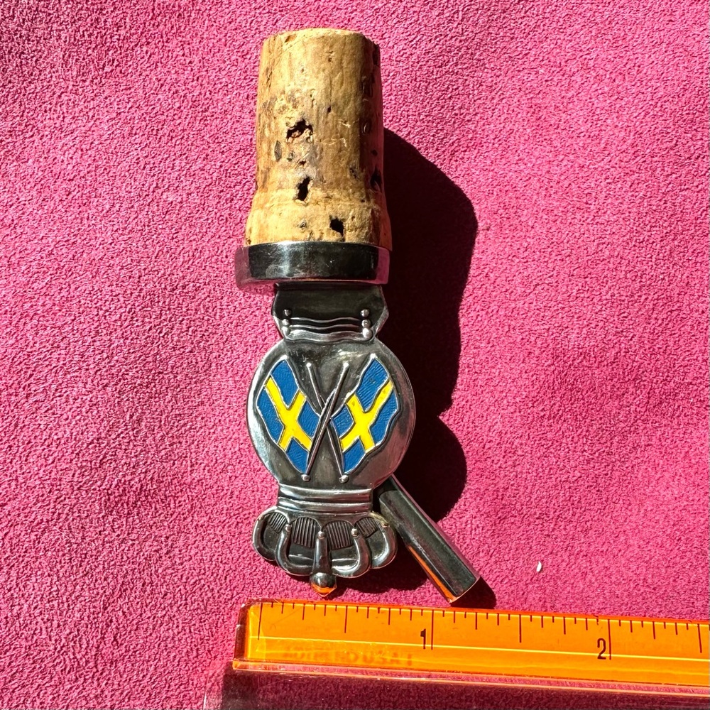 Vintage Bottle Stopper / Pourer with Swedish Flag -  Silver and Cork - Picture 5 of 10